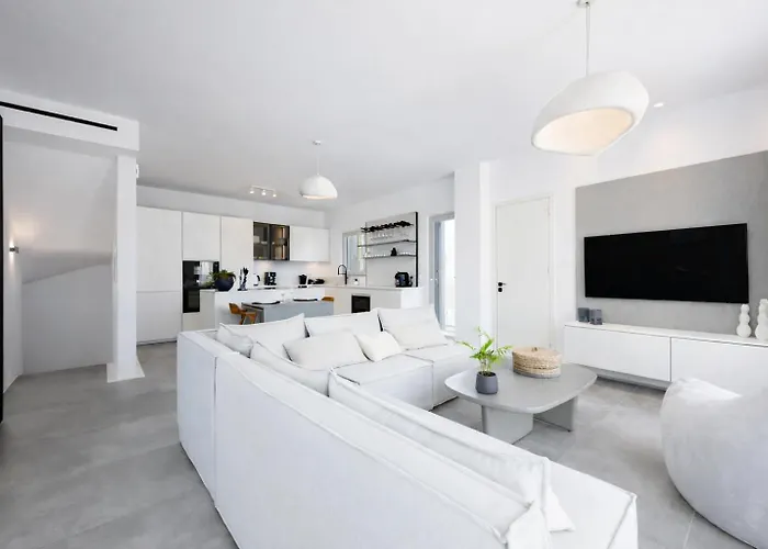 Akoya Pearl - Sea Front Willa *