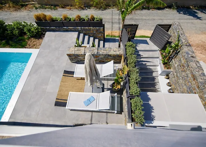 Akoya Pearl - Sea Front Willa