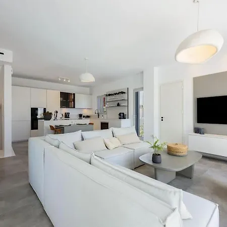 Akoya Pearl - Sea Front Villa *